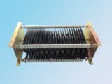 不銹鋼電阻器，是指在電子電路中時常會用到不銹鋼電阻器器，簡稱不銹鋼電阻器。所謂不銹鋼電阻器，是指電阻的阻值誤差、電阻的熱穩(wěn)定性（溫度系數(shù)）、電阻器的分布參數(shù)（分布電容和分布電感）等項指標均達到一定標準的電阻器。